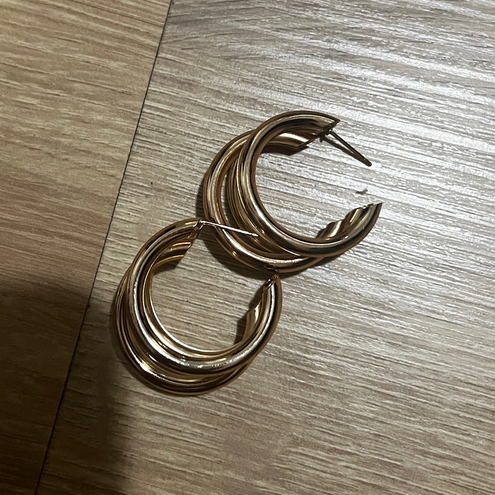 Women’s Gold Earrings